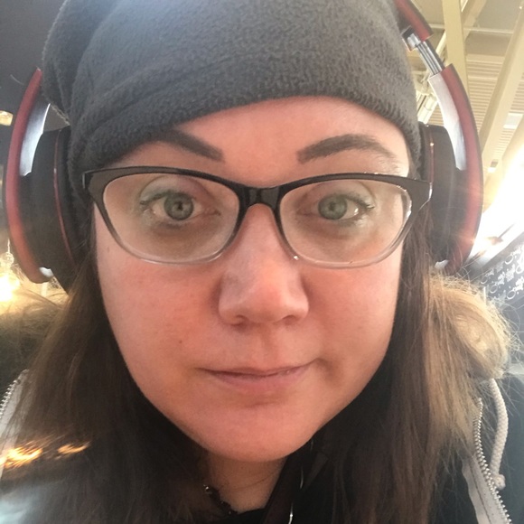 Meet your Posher, Karen - Picture 2 of 2